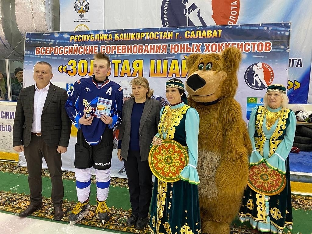 Золото всероссийского хоккейного турнира на Алтае, в Бочкарях!