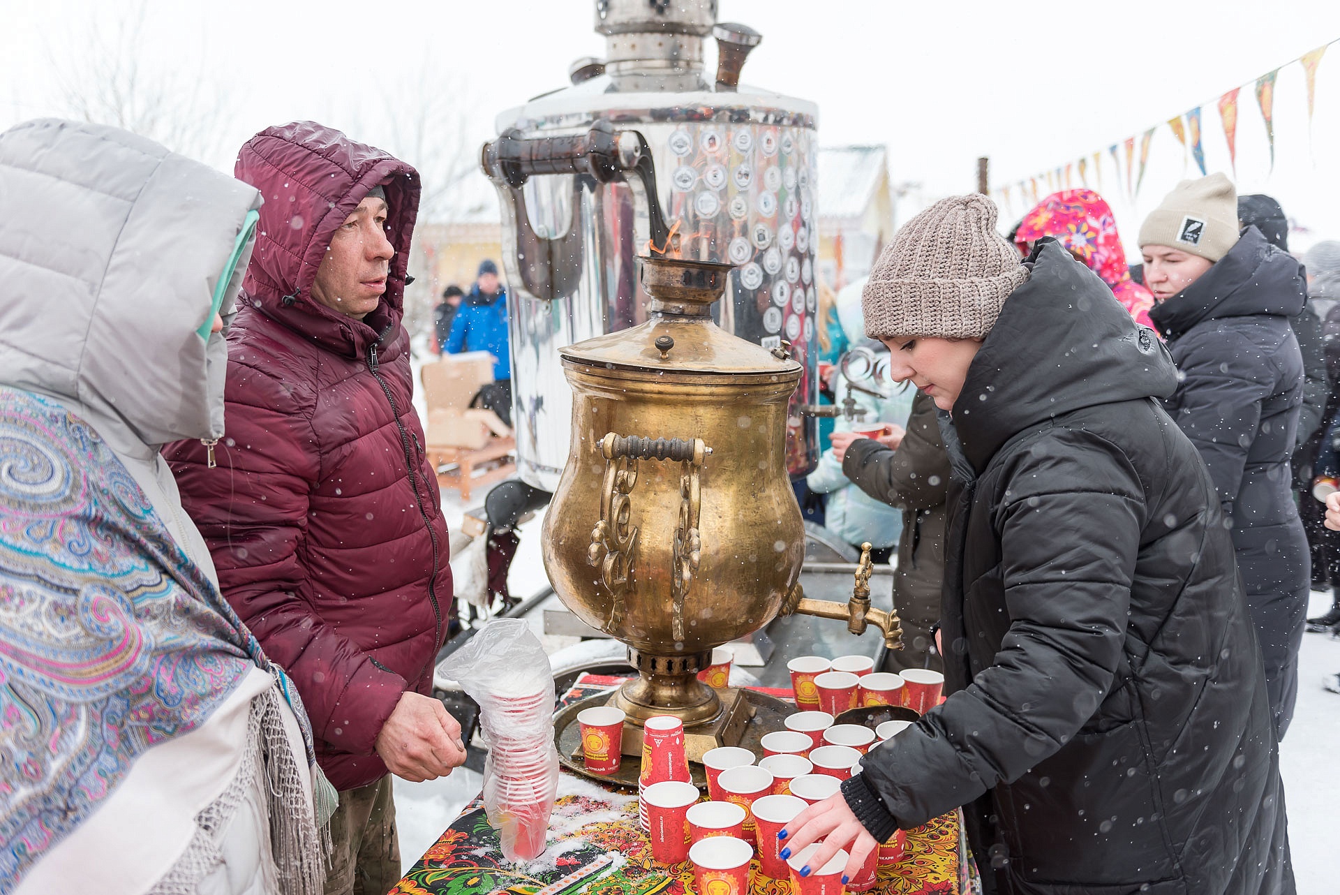 Шумно, ярко, с песнями и хороводами прошла Сибирская Масленица.