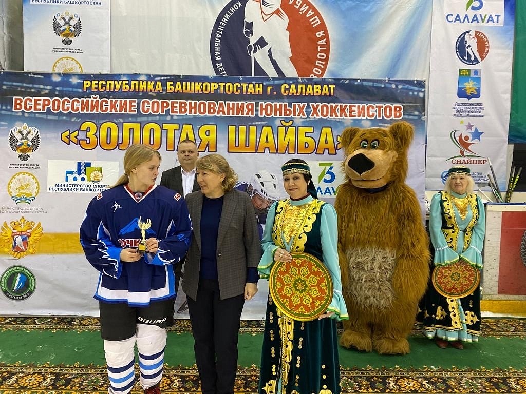 Золото всероссийского хоккейного турнира на Алтае, в Бочкарях!