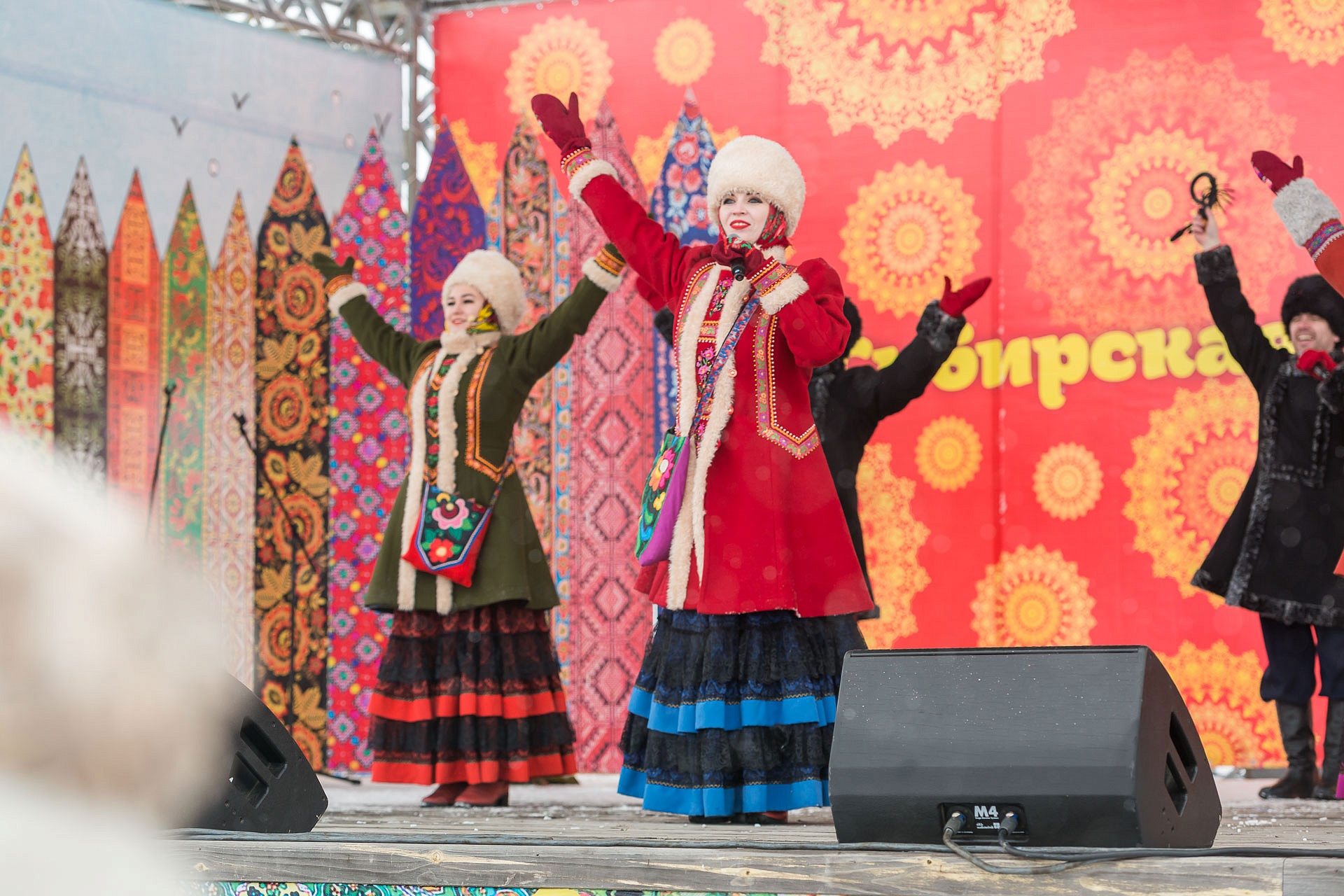 Шумно, ярко, с песнями и хороводами прошла Сибирская Масленица.